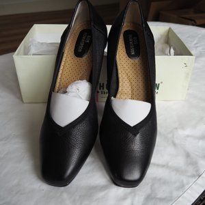 Ros Hommerson Women's Loyal Pump - Black, Size 7